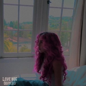 Dengarkan lagu love bug nyanyian okayceci dengan lirik