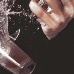 ดาวน์โหลดและฟังเพลง GLASS (Explicit) พร้อมเนื้อเพลงจาก 2onefour