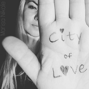 收听Marisa Nikole的Unbreakable歌词歌曲