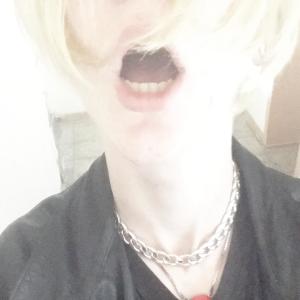 ดาวน์โหลดและฟังเพลง maakas maakas พร้อมเนื้อเพลงจาก JohnnyDebiil