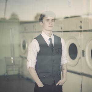 ดาวน์โหลดและฟังเพลง Counterfeit Sensations พร้อมเนื้อเพลงจาก Jessey General Thompson
