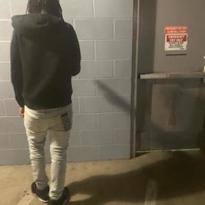 收聽HollowtipHero的bus pass (feat. lolaugi) (Explicit)歌詞歌曲