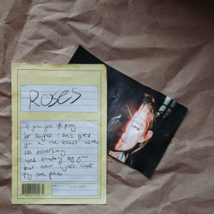 ดาวน์โหลดและฟังเพลง Roses (Explicit) พร้อมเนื้อเพลงจาก Soleima