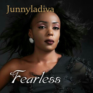 ดาวน์โหลดและฟังเพลง Let Me Love You พร้อมเนื้อเพลงจาก Junnyladiva