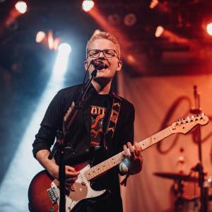 Dengarkan lagu Jen tak žít (živě na Melodce) nyanyian Ronald dengan lirik