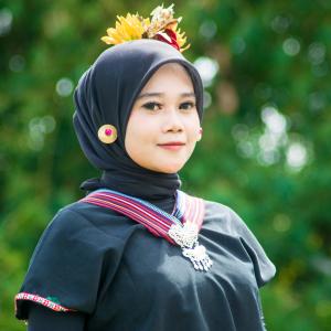 ดาวน์โหลดและฟังเพลง Lauq Mujur พร้อมเนื้อเพลงจาก Rani Lupiani