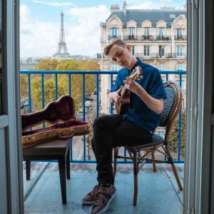 ดาวน์โหลดและฟังเพลง Tourist พร้อมเนื้อเพลงจาก Jon Cozart