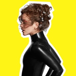 ดาวน์โหลดและฟังเพลง Someone Out There พร้อมเนื้อเพลงจาก Rae Morris