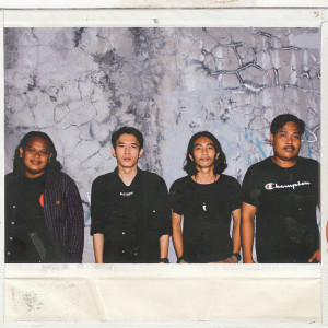 Dengarkan Frustasi lagu dari Black Horse dengan lirik