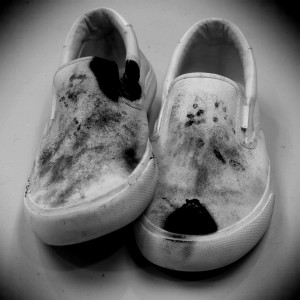 Dengarkan lagu New Shoes nyanyian After the Tone dengan lirik