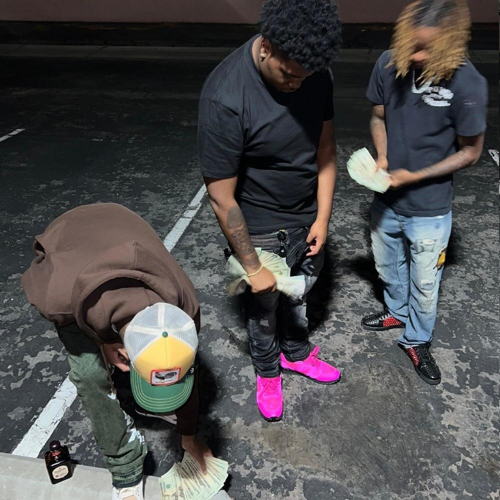 1-800 imma Menace (feat. JaayInfamous) (Explicit)