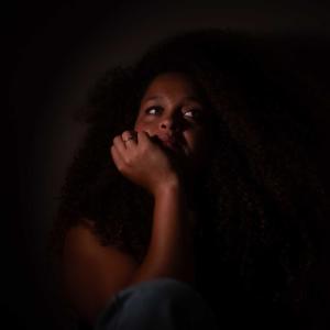 收聽Oes的Licht In Het Duister (feat. Reinout Douma)歌詞歌曲