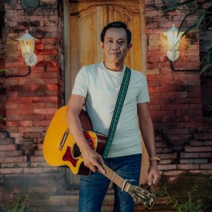 收听AA Raka Sidan的ANTIANG LUH (Koplo Version)歌词歌曲
