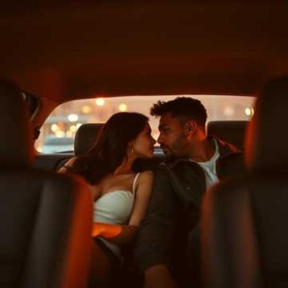 Kiss me again (Explicit)