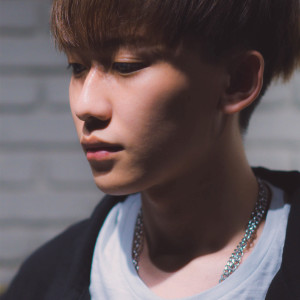 Listen to 甜甜圈 song with lyrics from Ian 艺恩