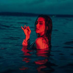 ดาวน์โหลดและฟังเพลง Talk to Me (Explicit) พร้อมเนื้อเพลงจาก Bella（欧美）