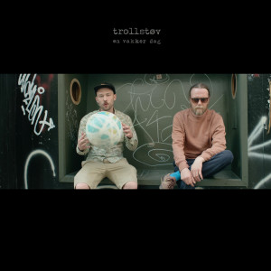 Trollstøv的專輯En vakker dag (Explicit)