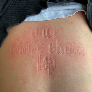 收听Vacio的Skate (Explicit)歌词歌曲