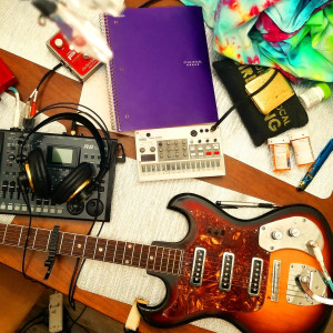 Dengarkan lagu Nedåtgående nyanyian Beau Dega dengan lirik