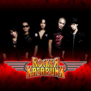 收聽Rocker Kasarunk的Bisa Gila歌詞歌曲