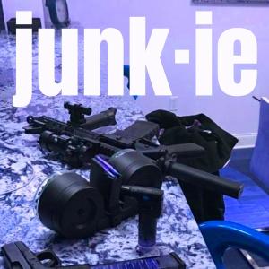 收聽Yung P Beatz的junk-ie (feat. Barreto, Ripkidd & Kxreem) (Explicit)歌詞歌曲