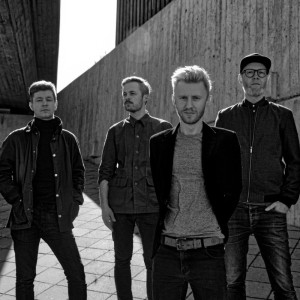 ดาวน์โหลดและฟังเพลง Journey พร้อมเนื้อเพลงจาก Ewert And The Two Dragons