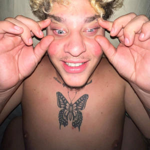 收聽Kurly Q的<333歌詞歌曲