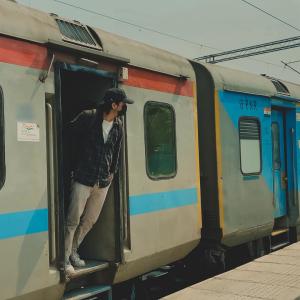 ดาวน์โหลดและฟังเพลง Manzil (Explicit) พร้อมเนื้อเพลงจาก Kumauni 17