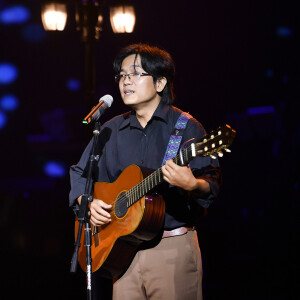 อัลบัม Ru Đời Đi Nhé ศิลปิน Nguyễn Đông