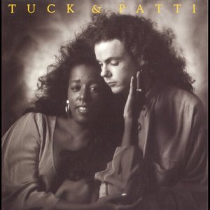ดาวน์โหลดและฟังเพลง Glory Glory พร้อมเนื้อเพลงจาก Tuck  Patti