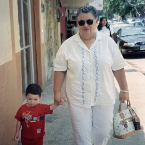 收聽Evic的HÉROE歌詞歌曲