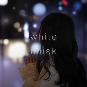 ดาวน์โหลดและฟังเพลง white musk พร้อมเนื้อเพลงจาก Churi