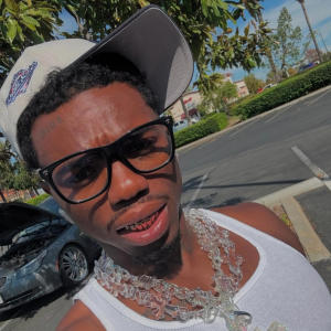 收聽YHhendo的NeedALighter (feat. Zythaprophet) (Explicit)歌詞歌曲