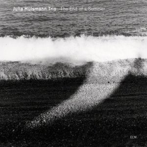 ดาวน์โหลดและฟังเพลง Sepia พร้อมเนื้อเพลงจาก Julia Hülsmann Trio
