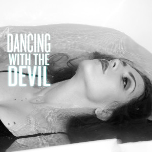 收聽Alaena的Dancing with the Devil歌詞歌曲