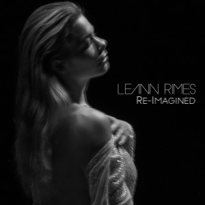 收聽LeAnn Rimes的Cant Fight the Moonlight (Re-Imagined)歌詞歌曲