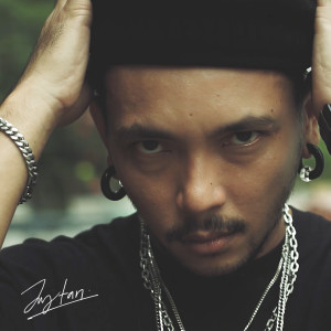 Dengarkan Kasih Yang Jauh lagu dari Jay Tan dengan lirik