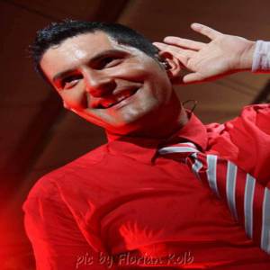 Dengarkan lagu Madonna mia nyanyian Alex Osiris dengan lirik