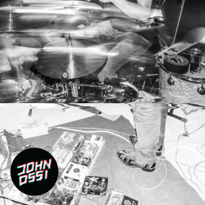 ดาวน์โหลดและฟังเพลง In Your Eye พร้อมเนื้อเพลงจาก Johnossi