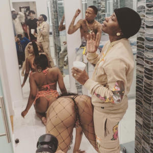 收聽EASTSIDE LUCHI的HAPPY BIRTHDAY (feat. TruCarr) (Explicit)歌詞歌曲