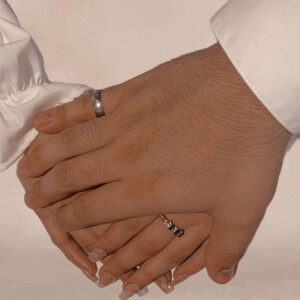 Listen to Evitemos Vernos Así song with lyrics from KURU