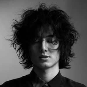 ดาวน์โหลดและฟังเพลง Kaerou พร้อมเนื้อเพลงจาก Fujii Kaze