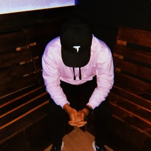 收聽Caiq的Noite Fria歌詞歌曲