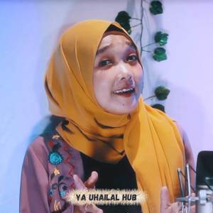 收聽Syifa Azizah的Ya Uhailal Hub歌詞歌曲