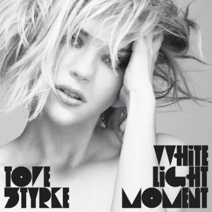 收聽Tove Styrke的White Light Moment歌詞歌曲