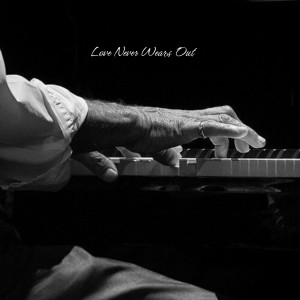 Maree Docia的專輯Love Never Wears Out