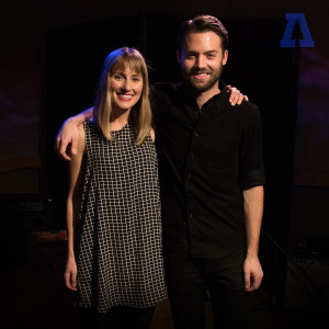 ดาวน์โหลดและฟังเพลง Hold Light (Audiotree Live Version) พร้อมเนื้อเพลงจาก Lemolo