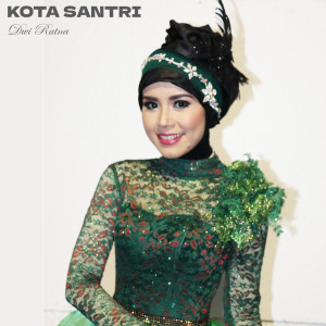 Dengarkan Kota Santri lagu dari Dwi Ratna dengan lirik