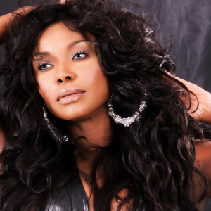 收聽Stephanie Benson的Different Kind Of Heaven歌詞歌曲