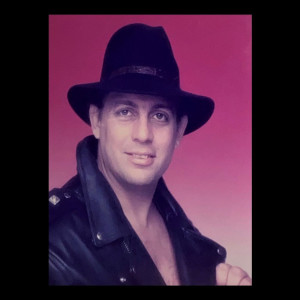 Listen to ¿Como Acabamos Esta Guerra? song with lyrics from David Gonzalez